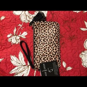 Jade & Deer leopard print charging wallet